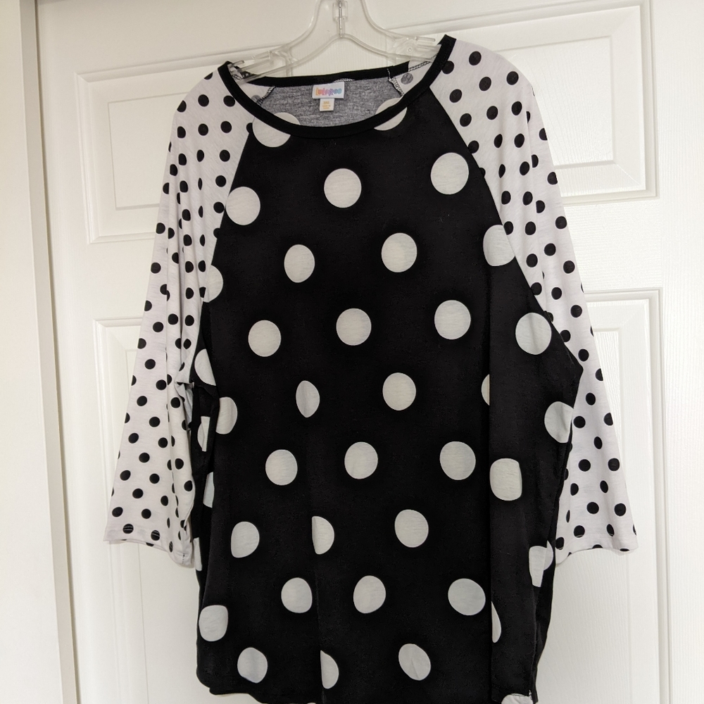Like New 3xl Lularoe Black and White Polka Dot 3/4 Sleeve Randy Top
